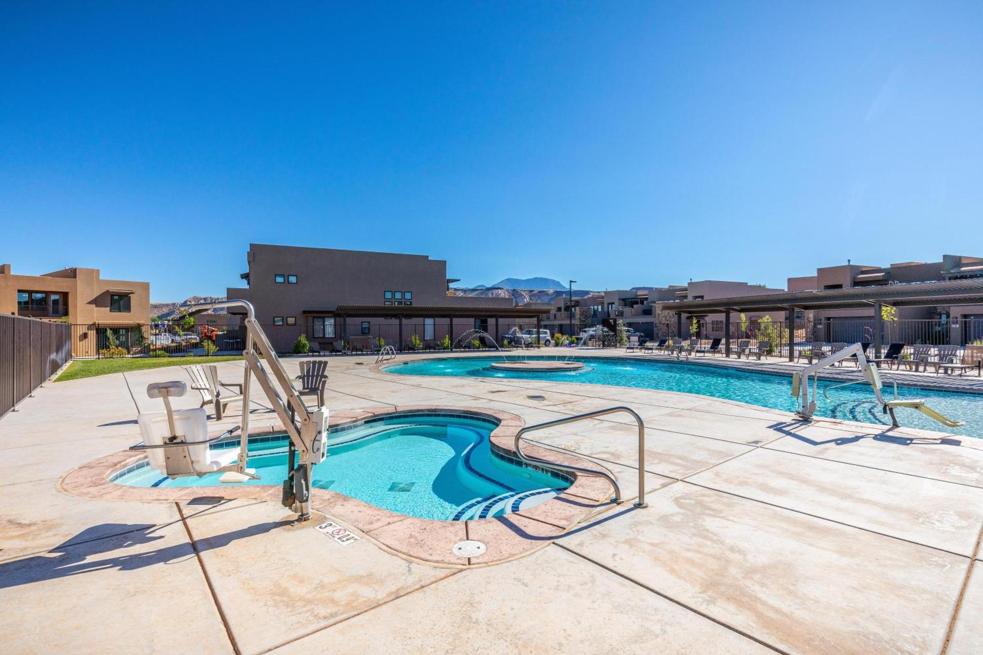 Suite Escapes Ivins Exterior photo