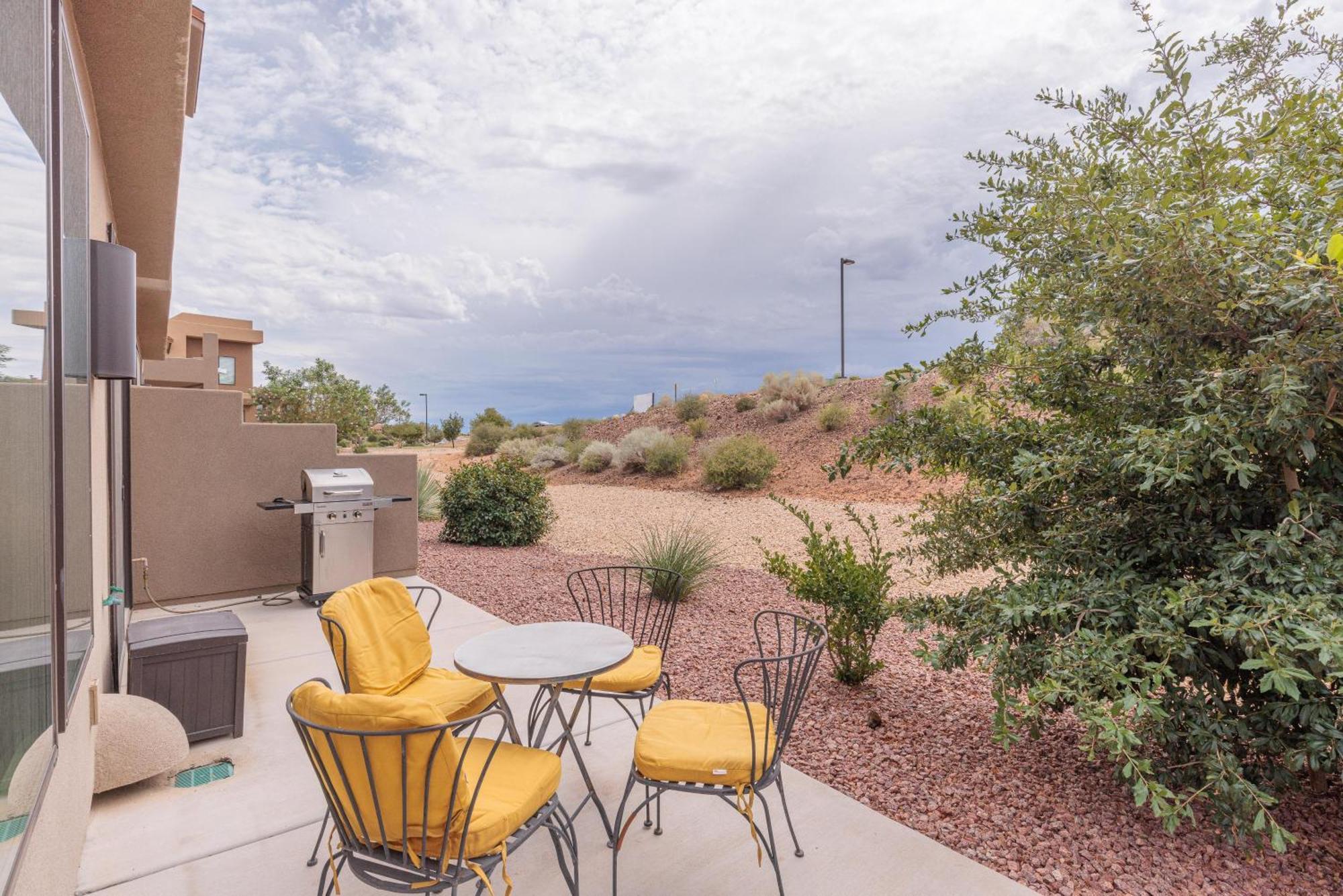 Suite Escapes Ivins Exterior photo